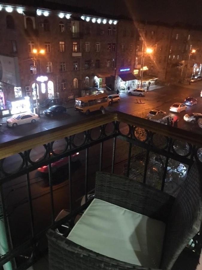 Квартира Около Станции Метро С Балконами Erivan Exterior foto